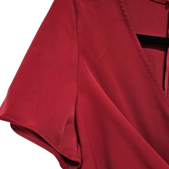 Everly tie front, flutter sleeve, mini dress in wine red - Picture 3 of 8